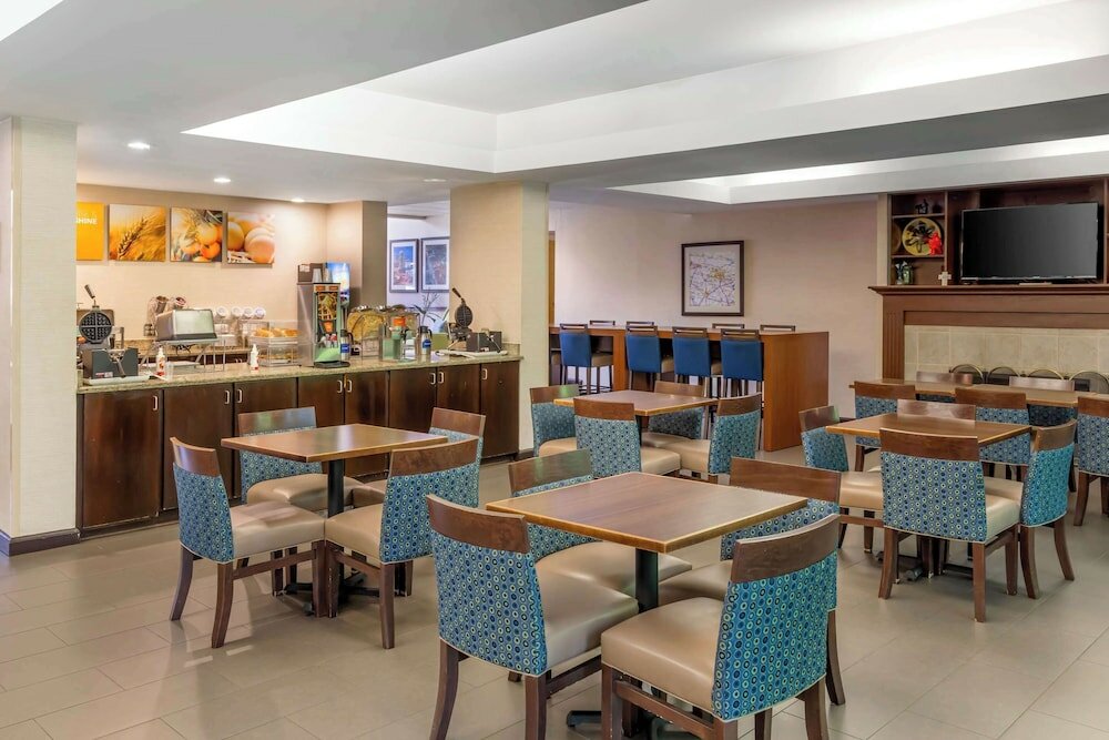 Фото Comfort Suites Regency Park