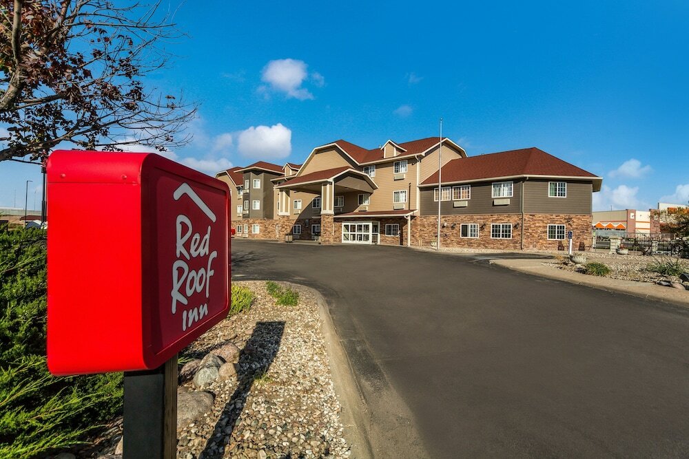 Фото Red Roof Inn & Suites Omaha - Council Bluffs
