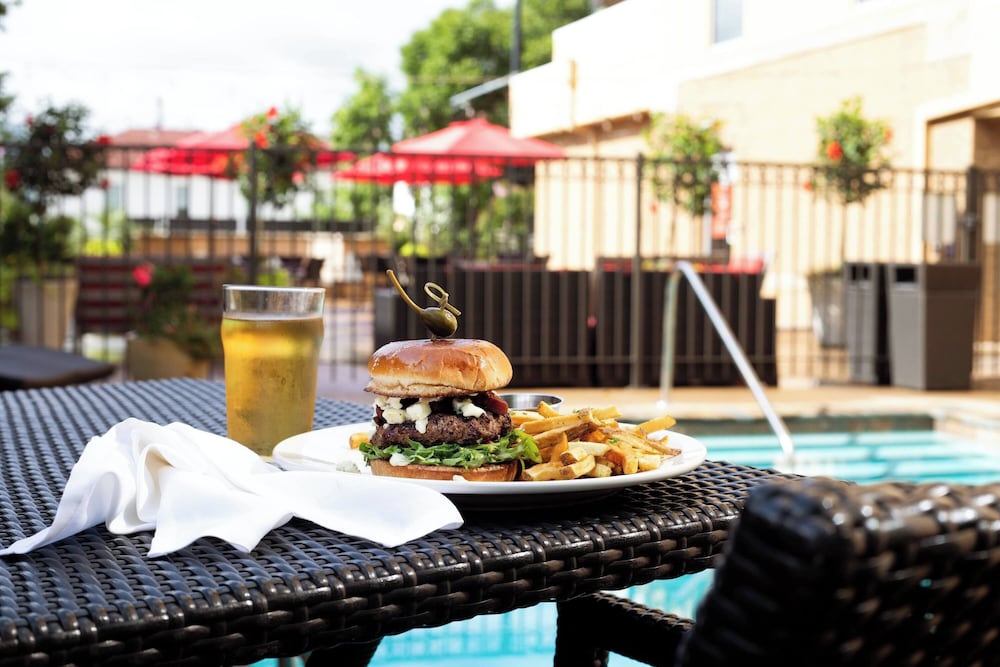 Фото Ambassador Hotel Oklahoma City, Autograph Collection