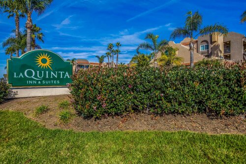 Внешний вид отеля La Quinta Inn & Suites by Wyndham Carlsbad - Legoland Area в Карлсбаде, фото 3