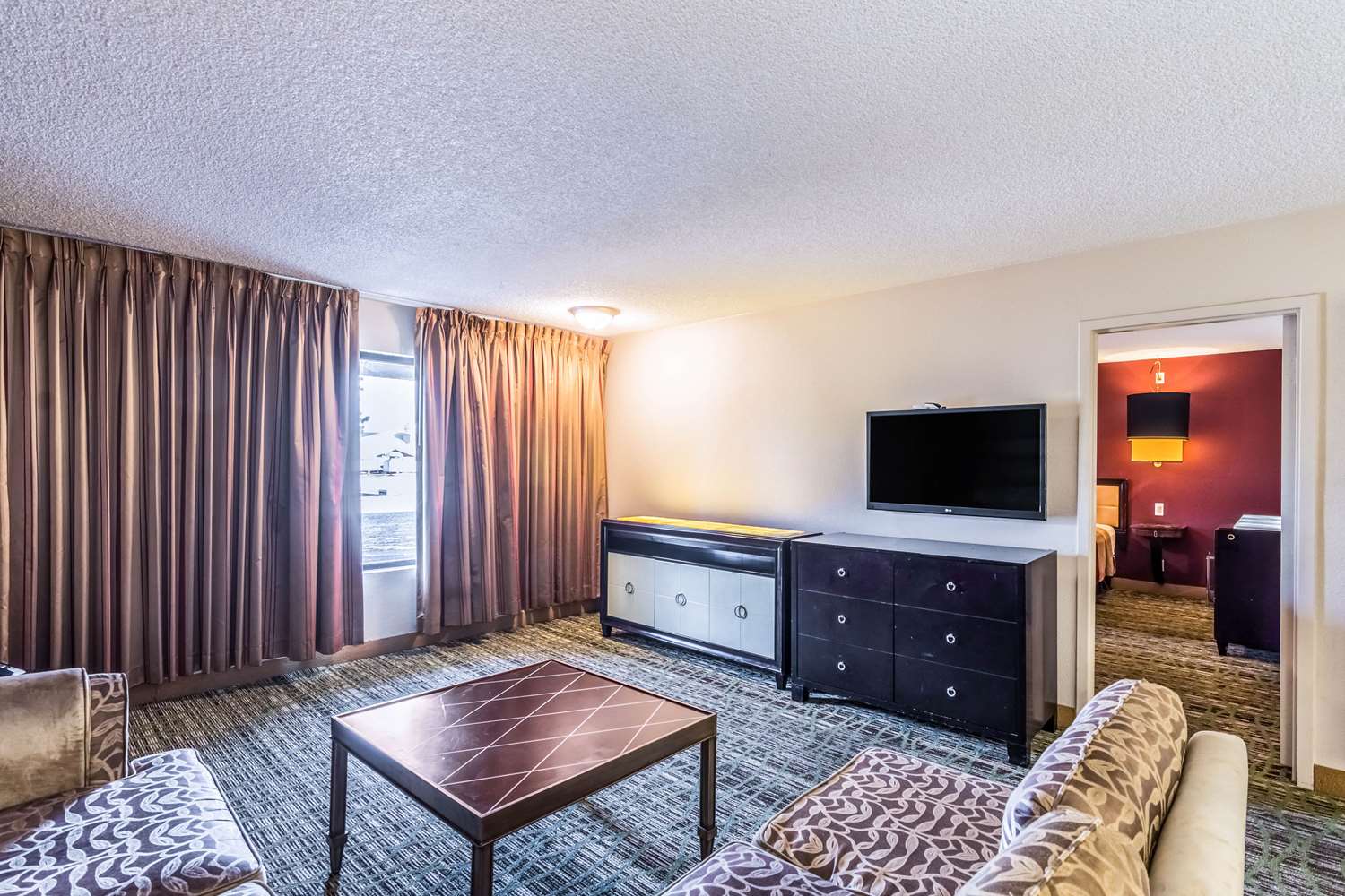 Фото Rodeway Inn & Suites