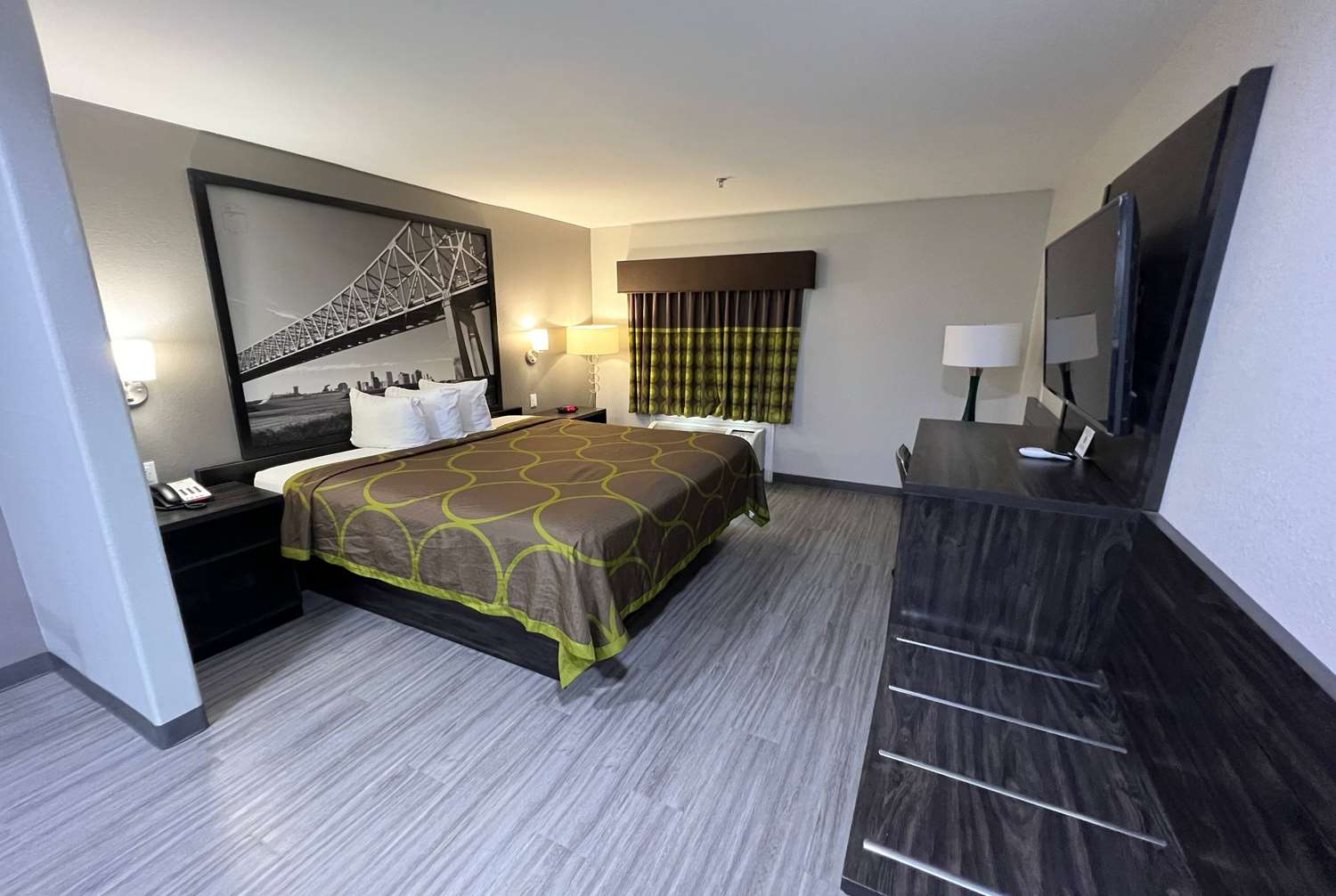 Фото Super 8 by Wyndham Lake Charles/Sulphur