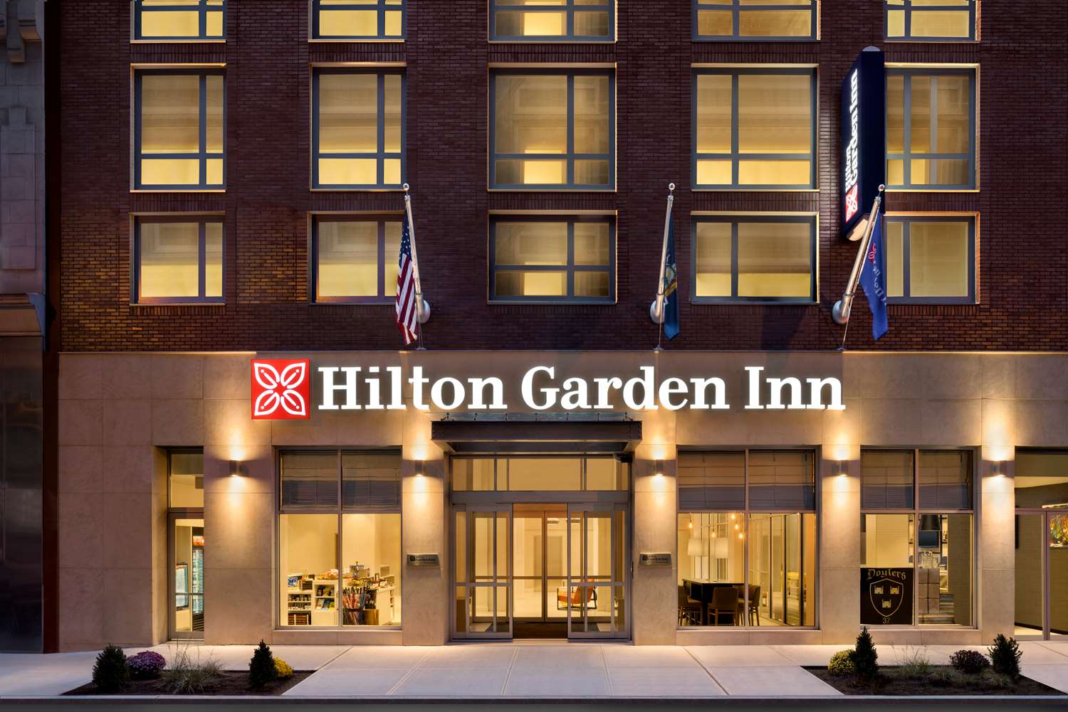 Фото Hilton Garden Inn New York Times Square South