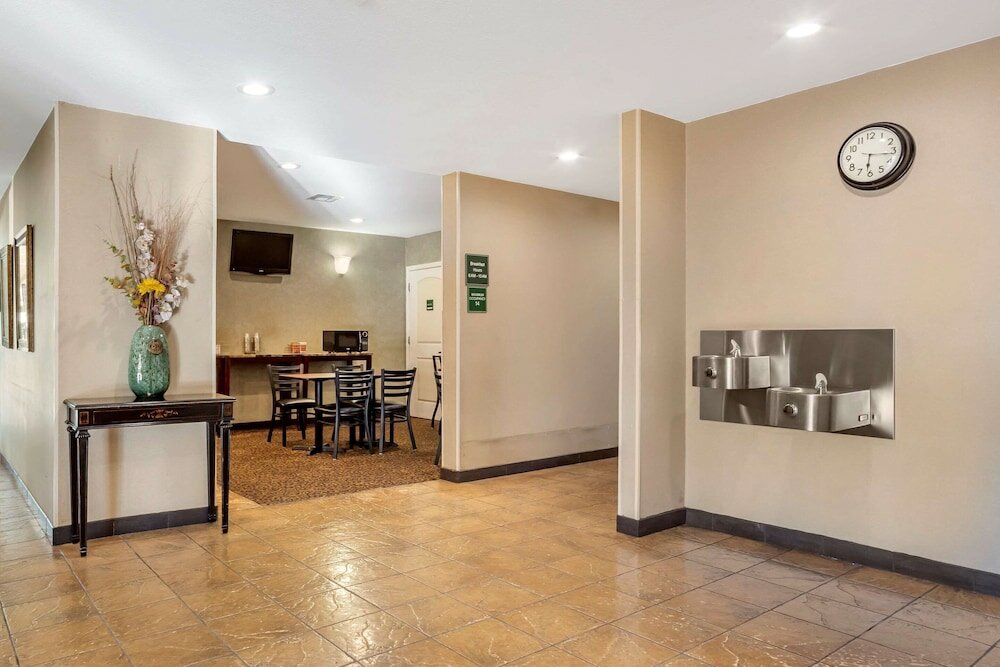 Фото Quality Inn & Suites