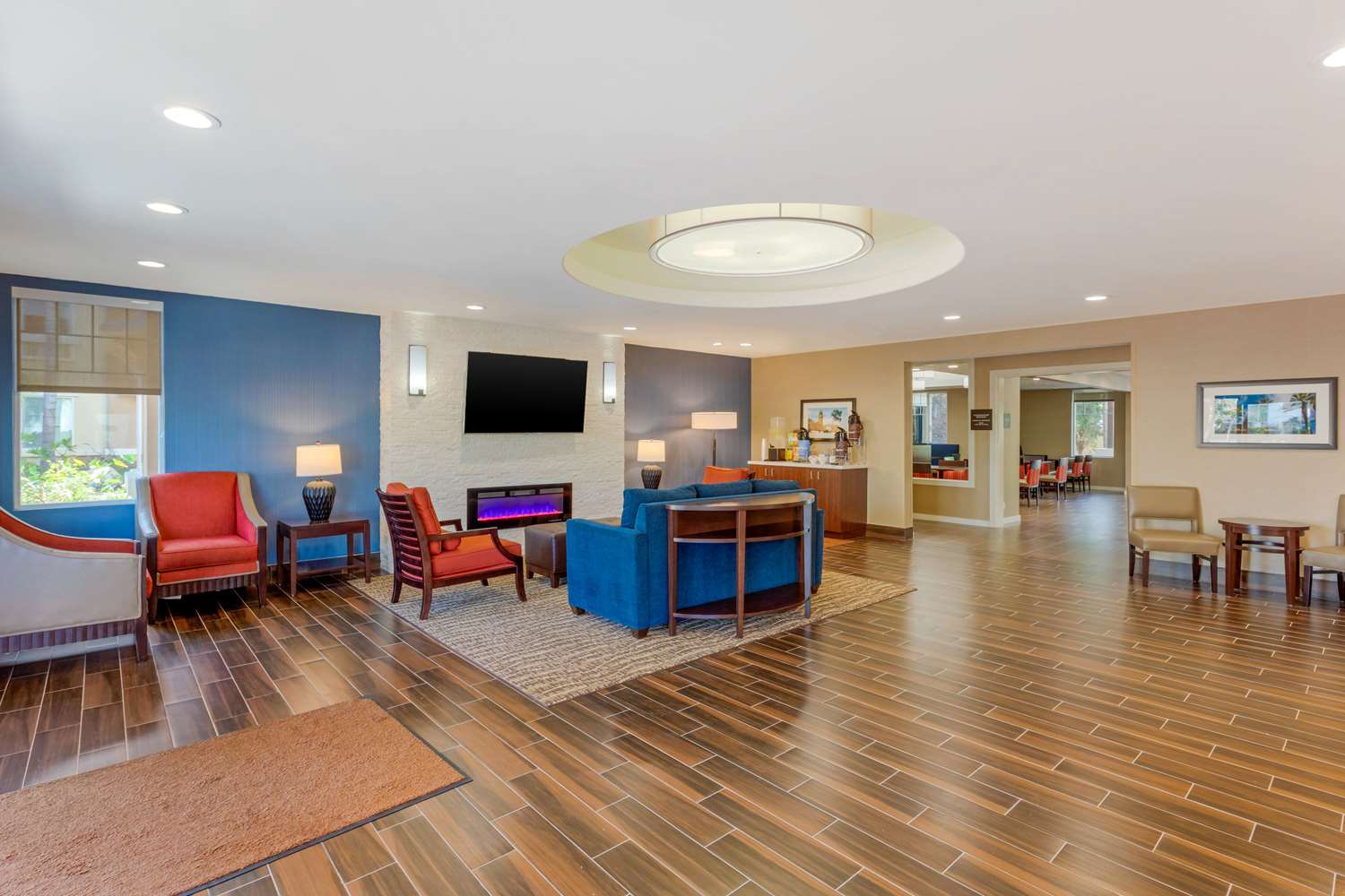 Фото Comfort Inn & Suites near Ontario Airport