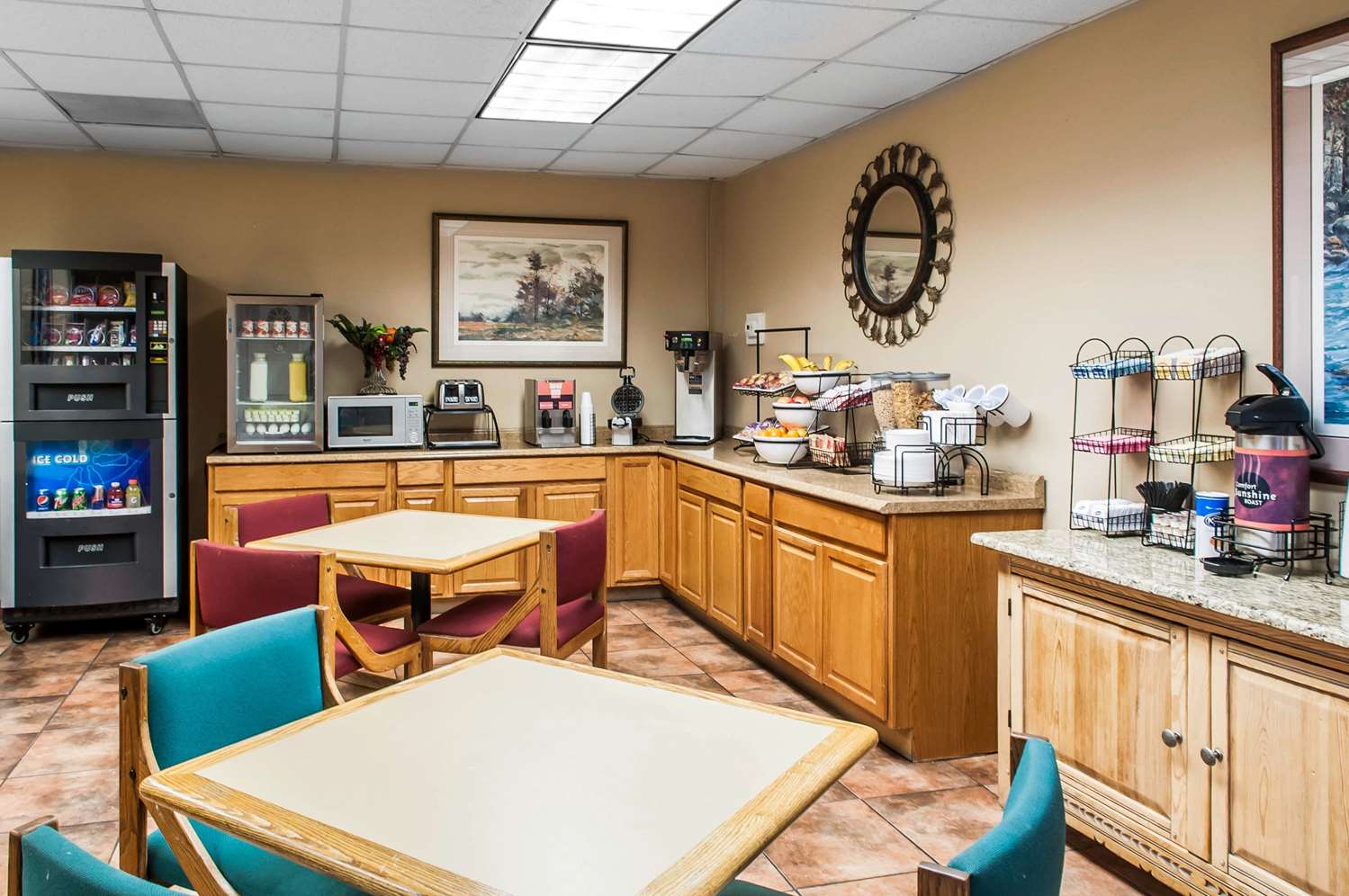 Фото Rodeway Inn East