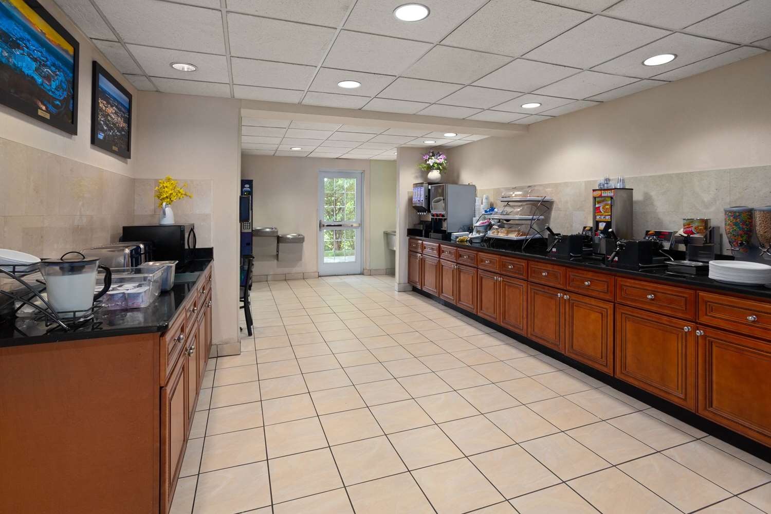 Фото Microtel Inn & Suites by Wyndham Ann Arbor