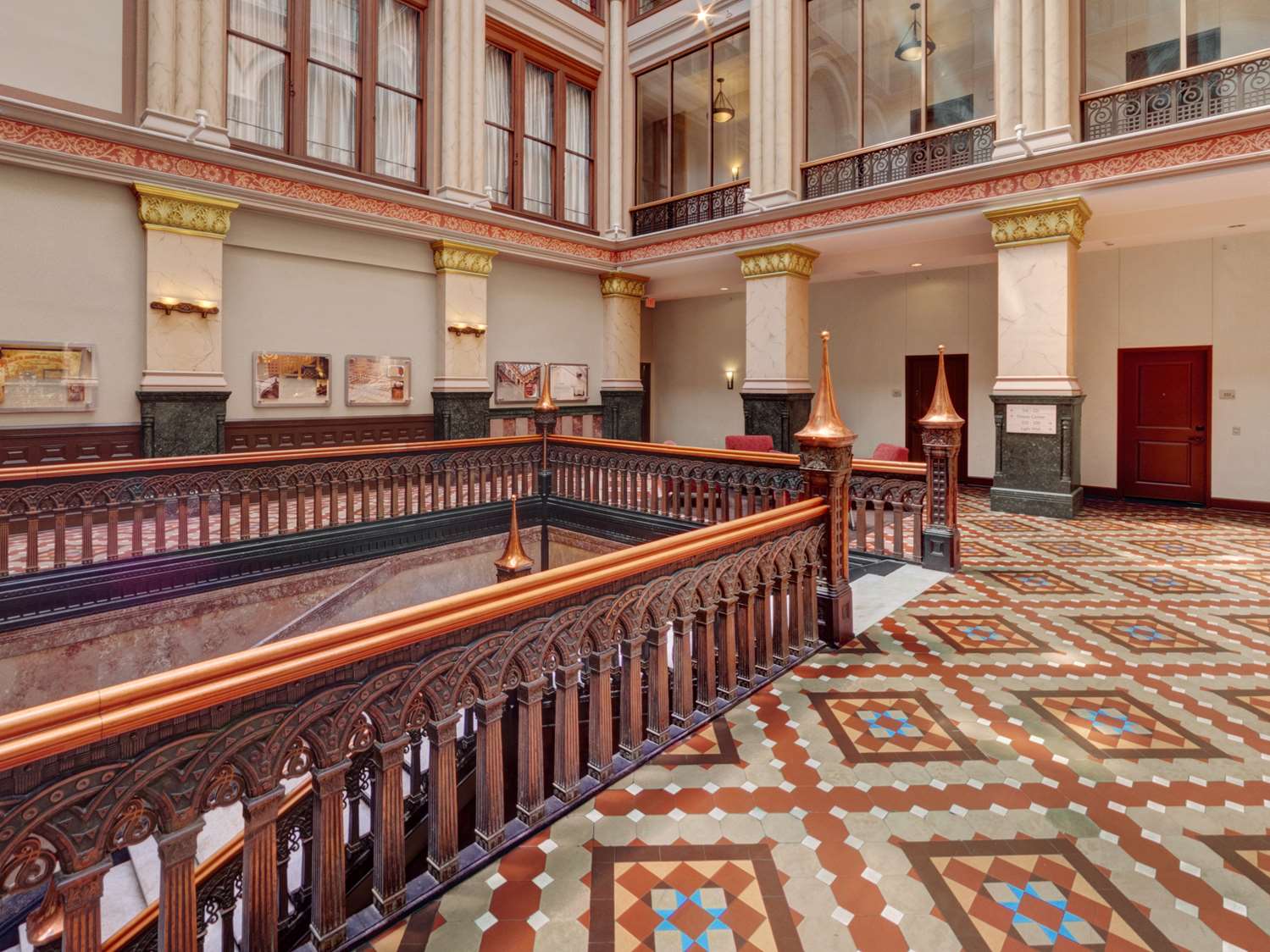 Фото Hilton Garden Inn Milwaukee Downtown