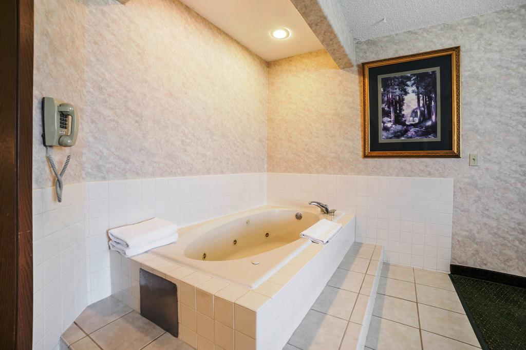 Фото Yellowstone River Inn & Suites