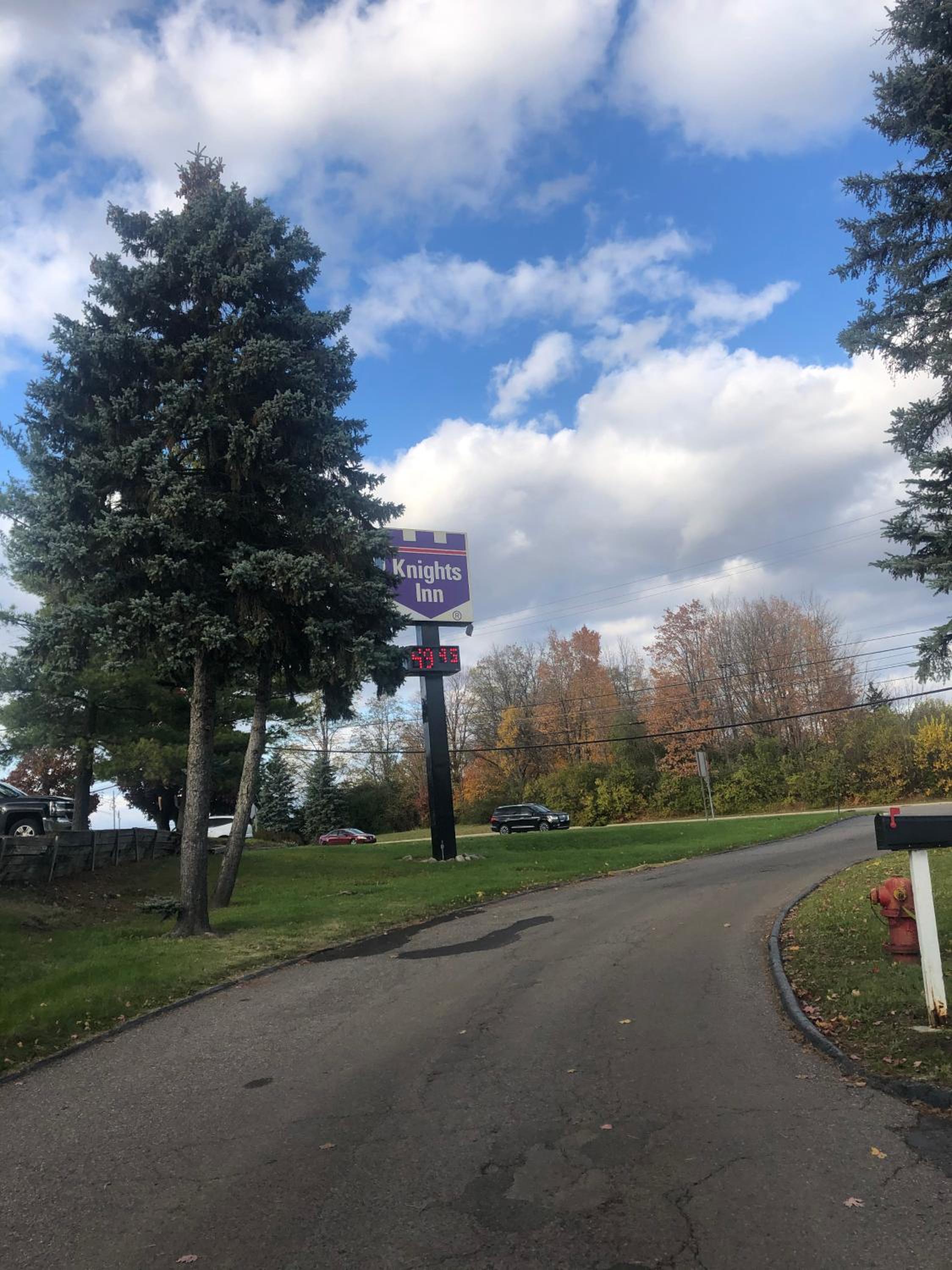 Фото Knights Inn Farmington Hills