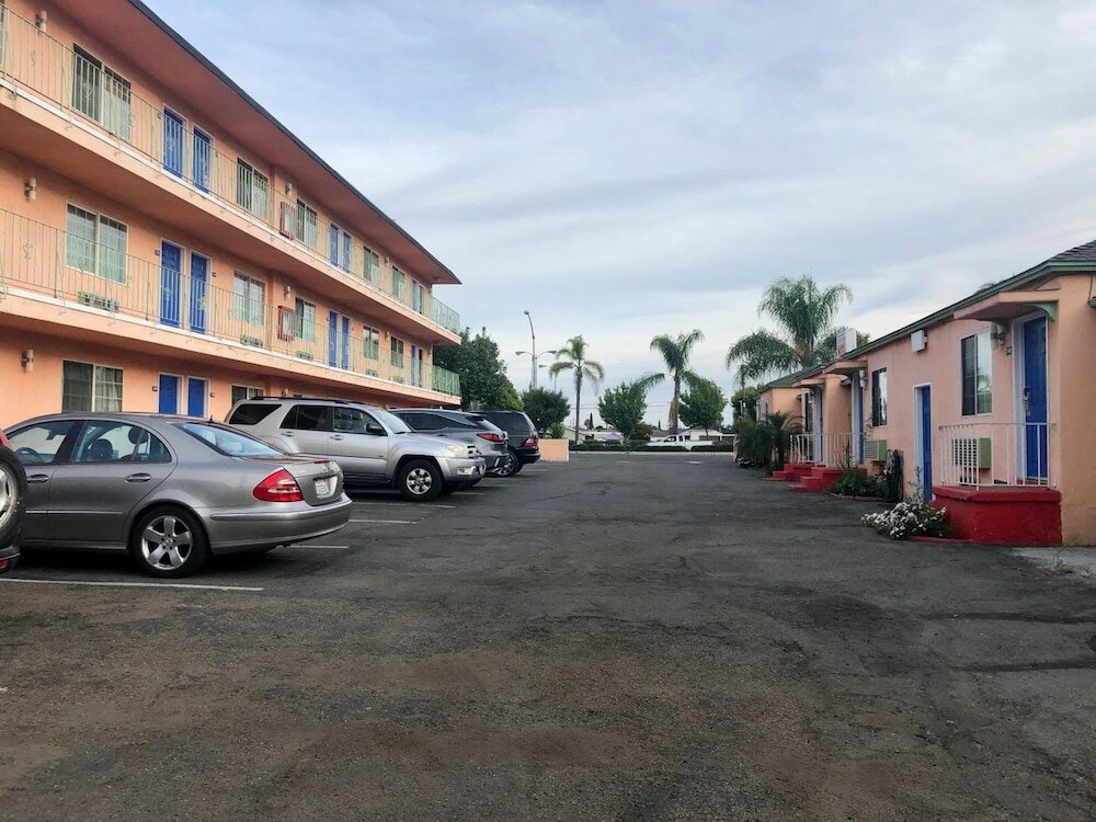 Фото La Petite Rouge Motel