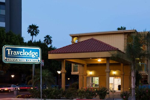 Внешний вид отеля Travelodge by Wyndham Long Beach Convention Center в Лонг-Бич, фото 3