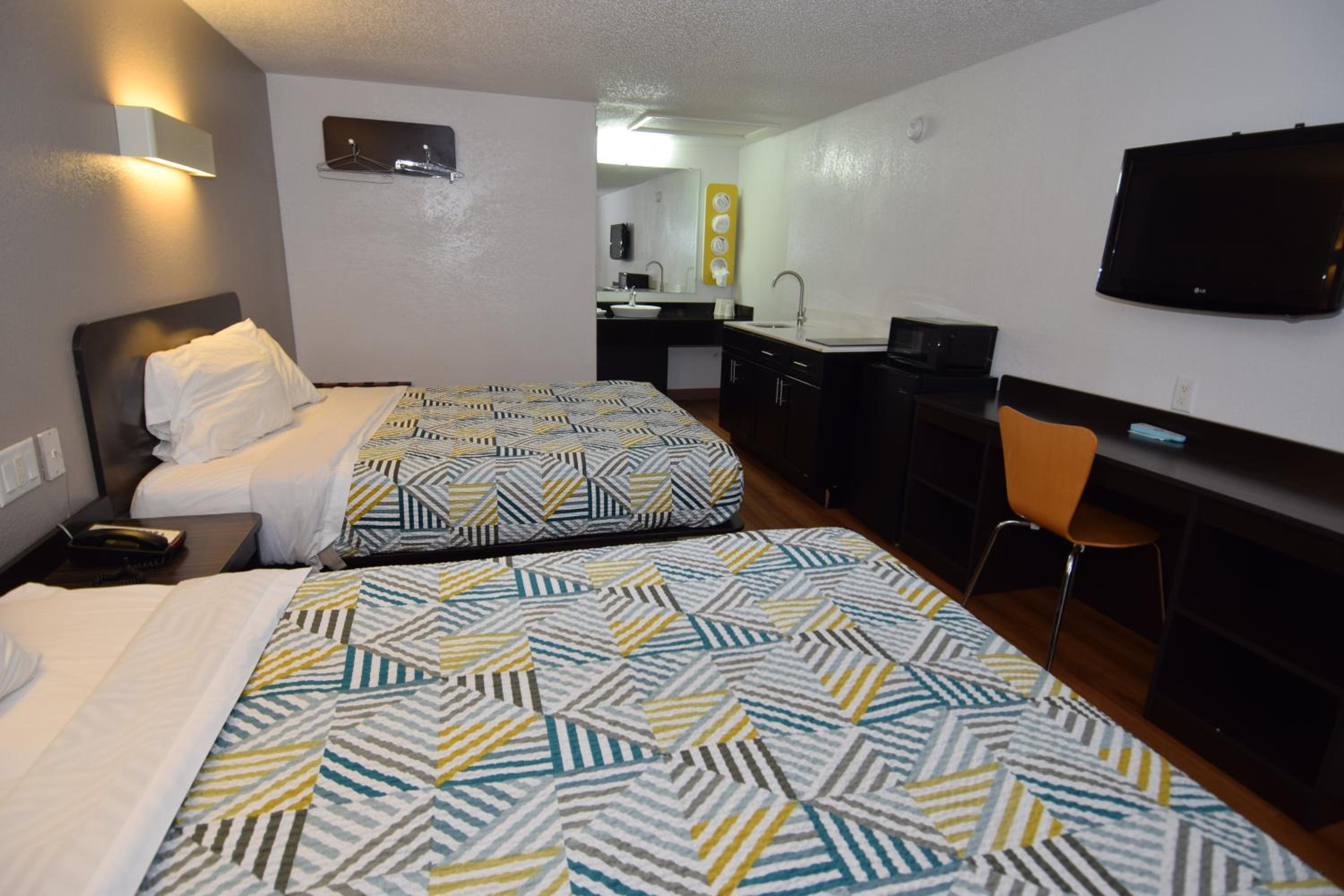 Фото Motel 6 Hamburg, Ny