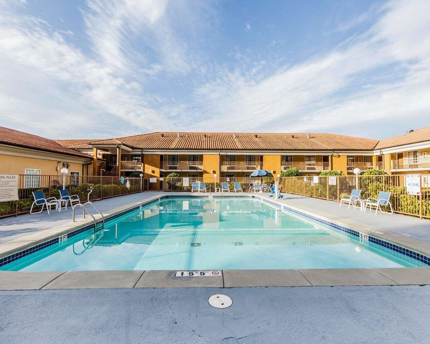 Фото Quality Inn & Suites