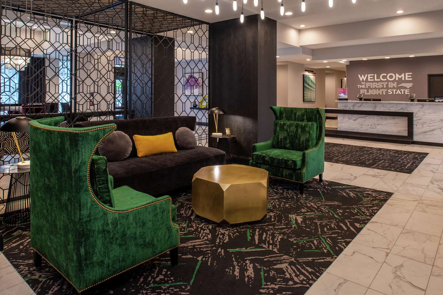 Фото Hampton Inn & Suites Winston-Salem Downtown