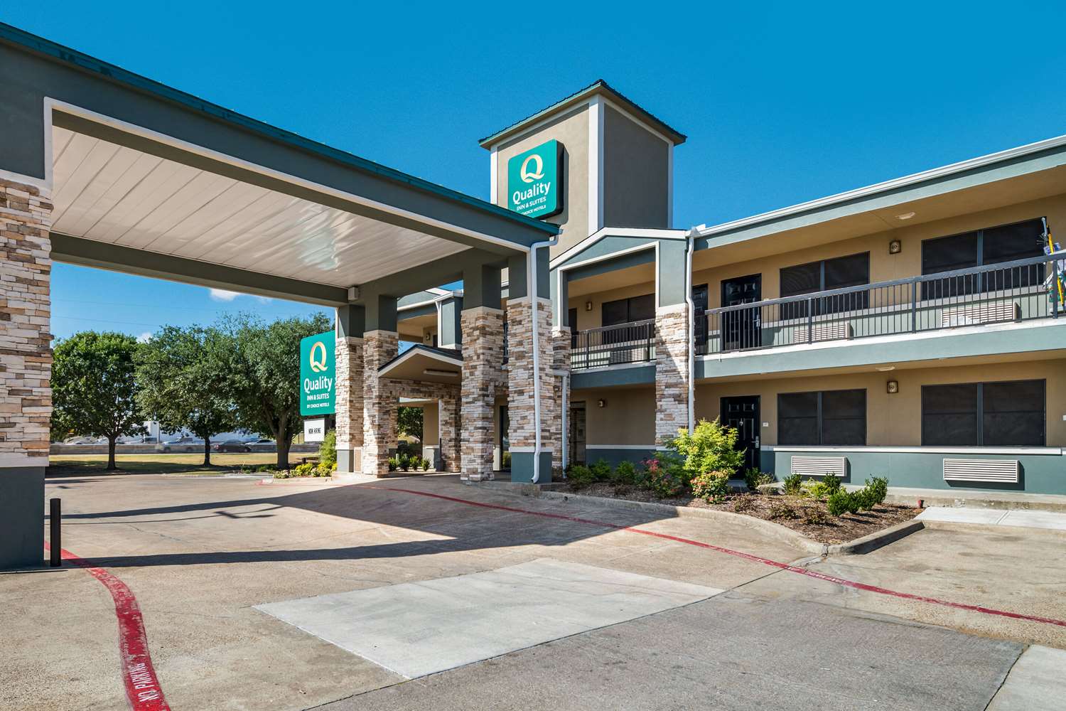 Фото Quality Inn & Suites Garland - East Dallas