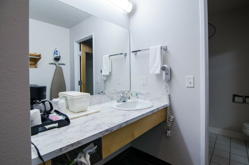 Фото Cottage Grove Inn