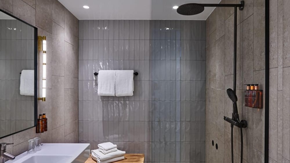 Фото Home Hotel Tapetfabriken