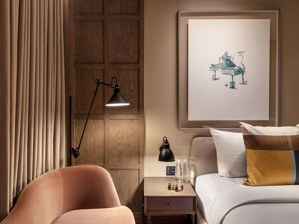 Фото The Londoner