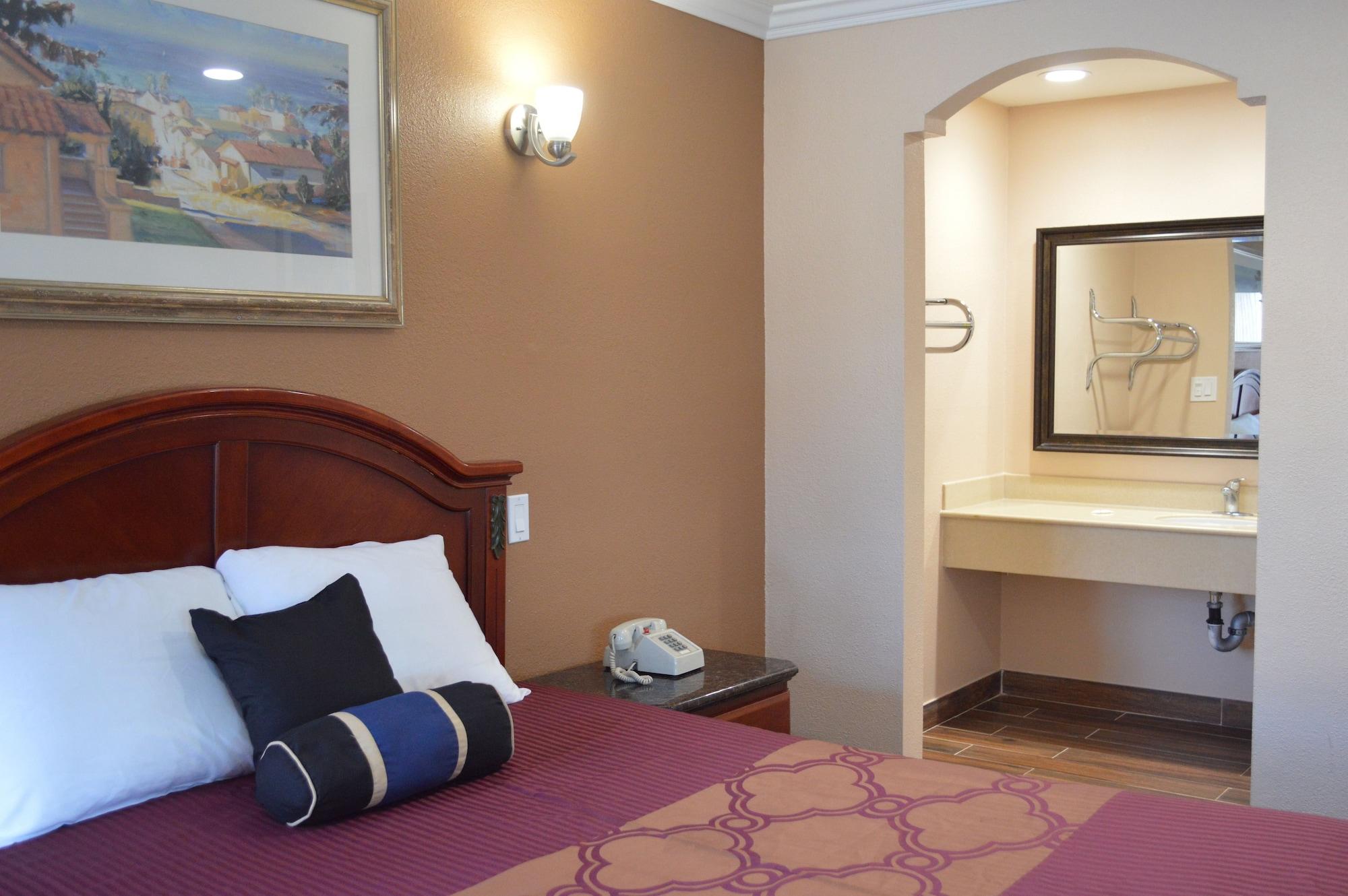 Фото Tustin Motor Lodge