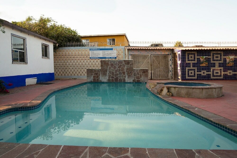 Фото Oyo Hotel Hacienda Don Luis, Rosarito