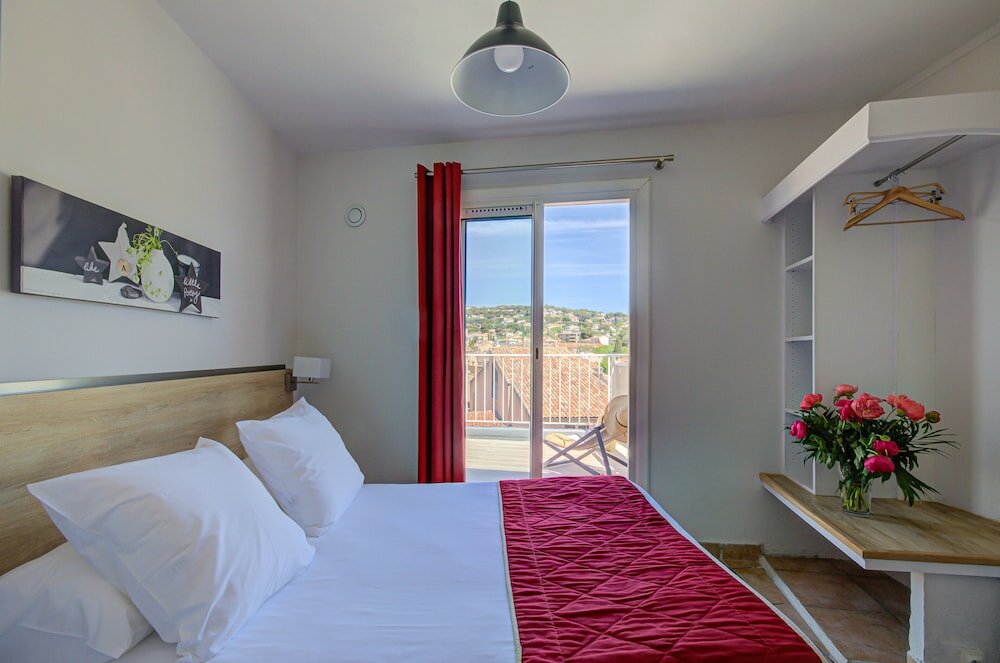 Фото Hotel Des Calanques