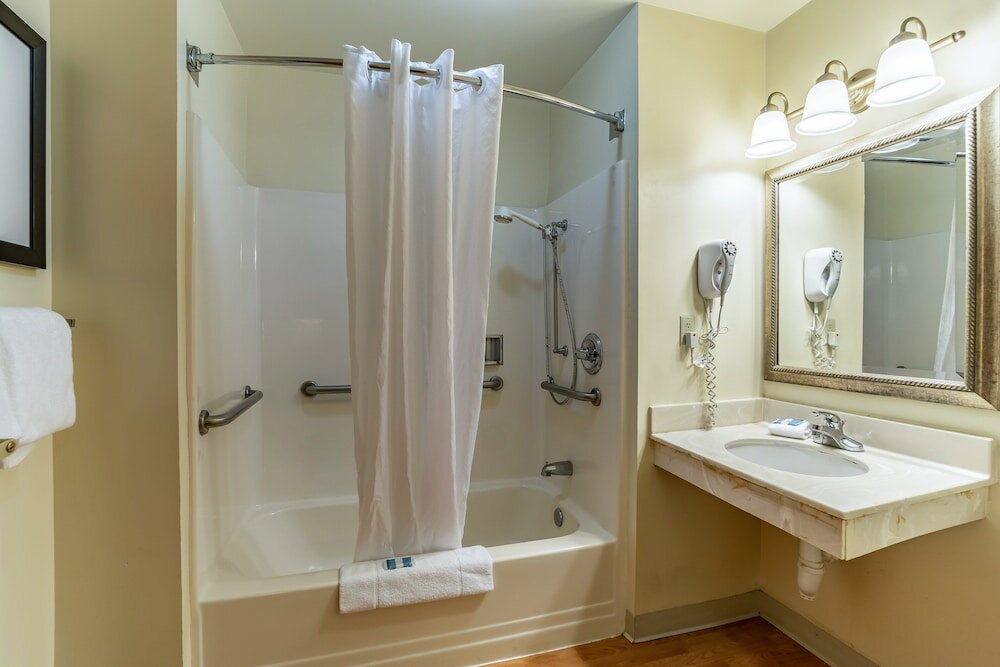 Фото HomeTowne Studios & Suites by Red Roof Columbia