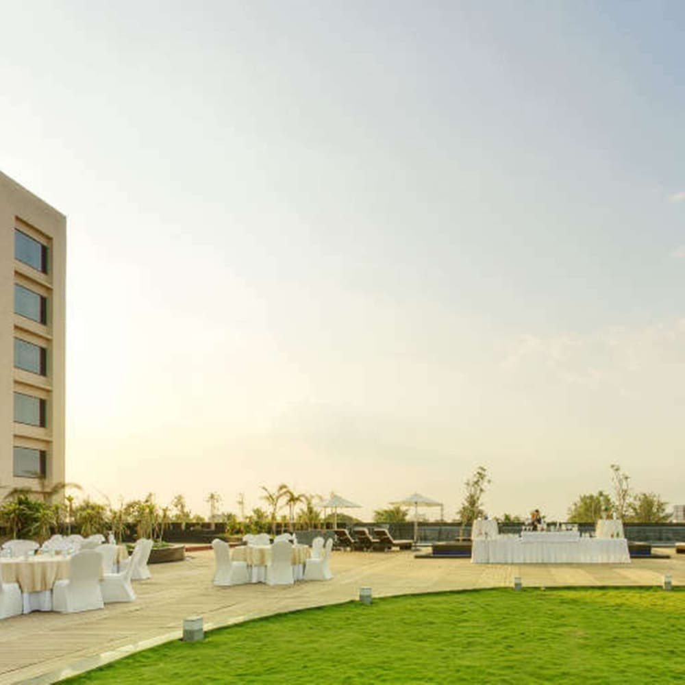 Фото Balaji Sarovar Premiere Solapur