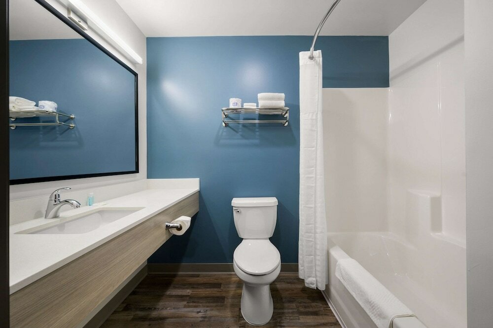 Фото Woodspring Suites Dearborn - Detroit