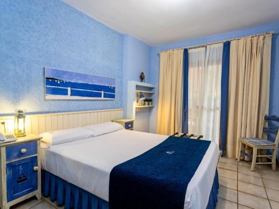 Фото Aparthotel La Espadaña