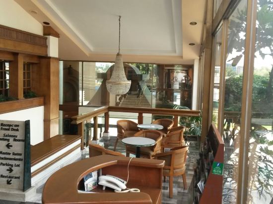 Фото Country Plaza