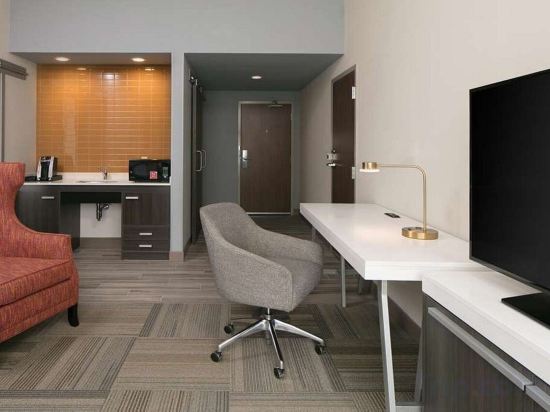 Фото Hilton Garden Inn Iowa City Downtown University