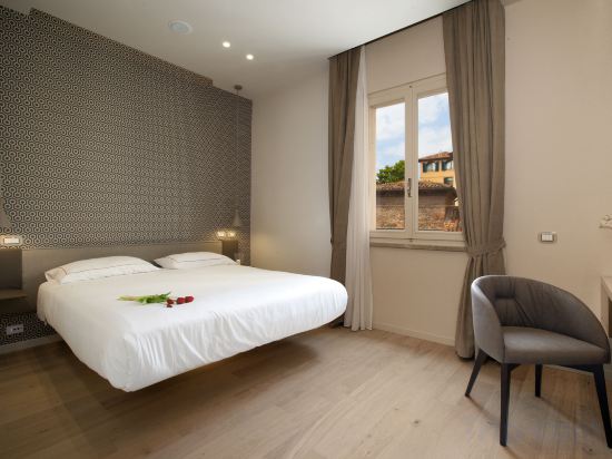 Фото Oriana Suites Verona