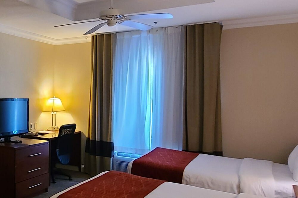 Фото Comfort Inn at Northwest Expressway