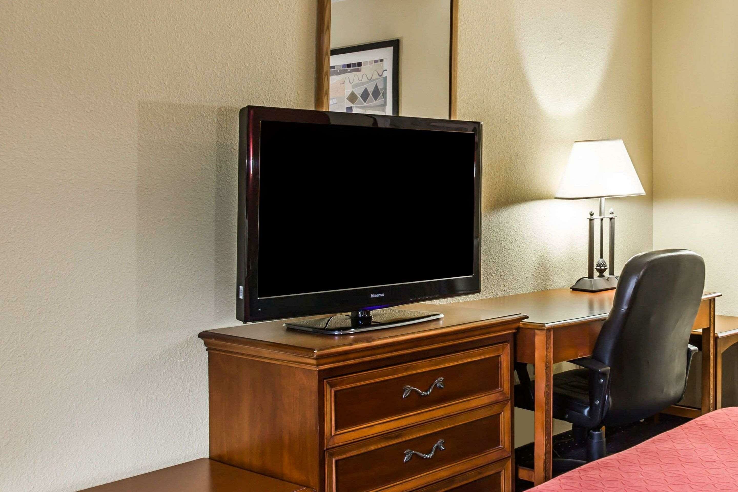 Фото Rodeway Inn Charlotte Downtown