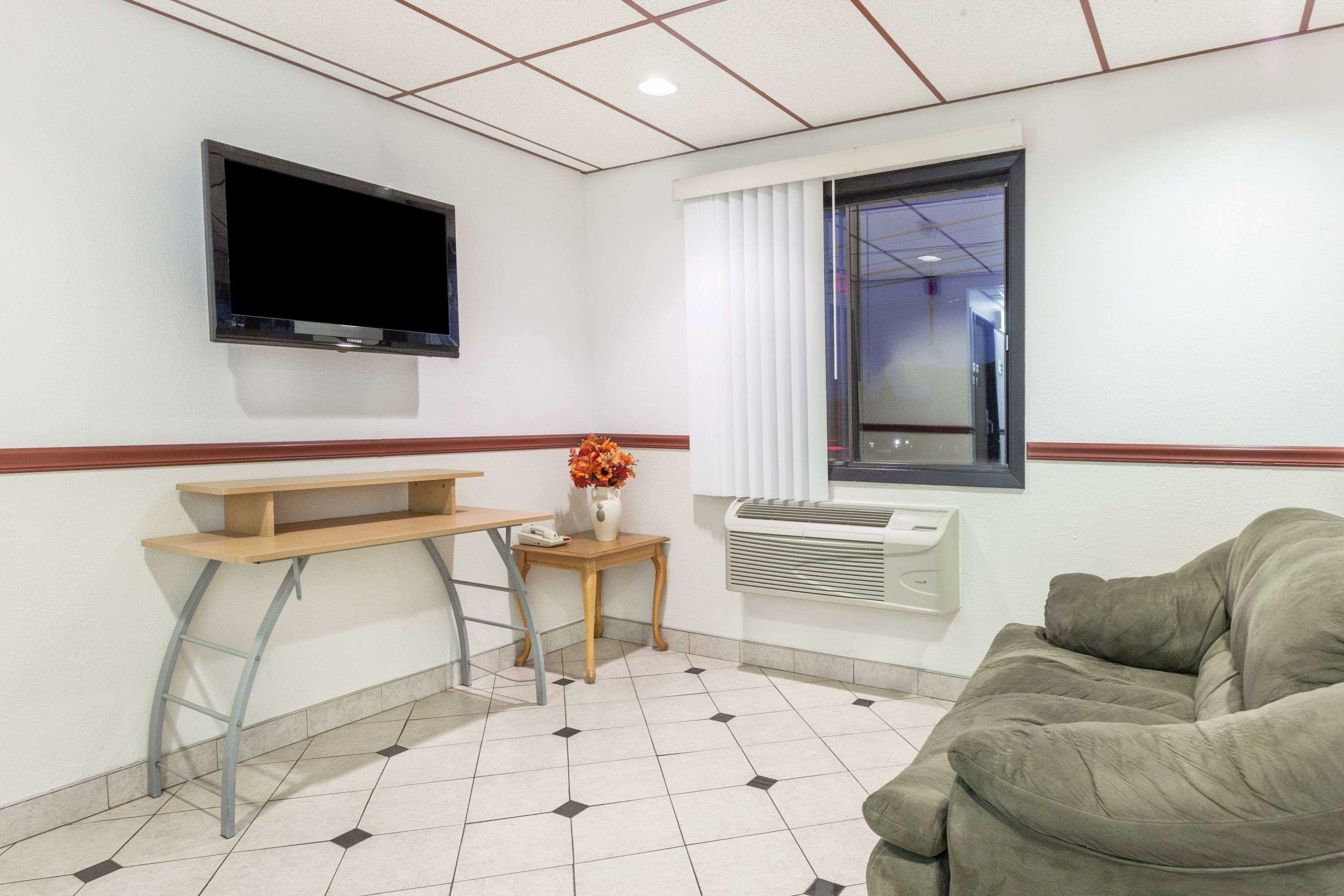 Фото Super 8 by Wyndham Winchester Va