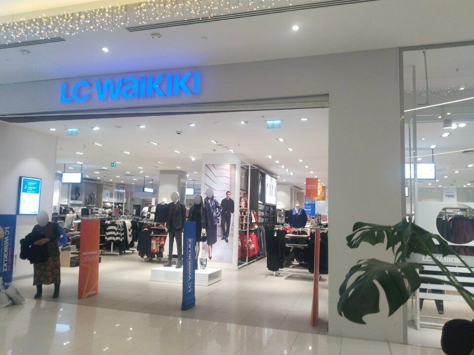 Exhibition stands LC Waikiki, Astana, photo