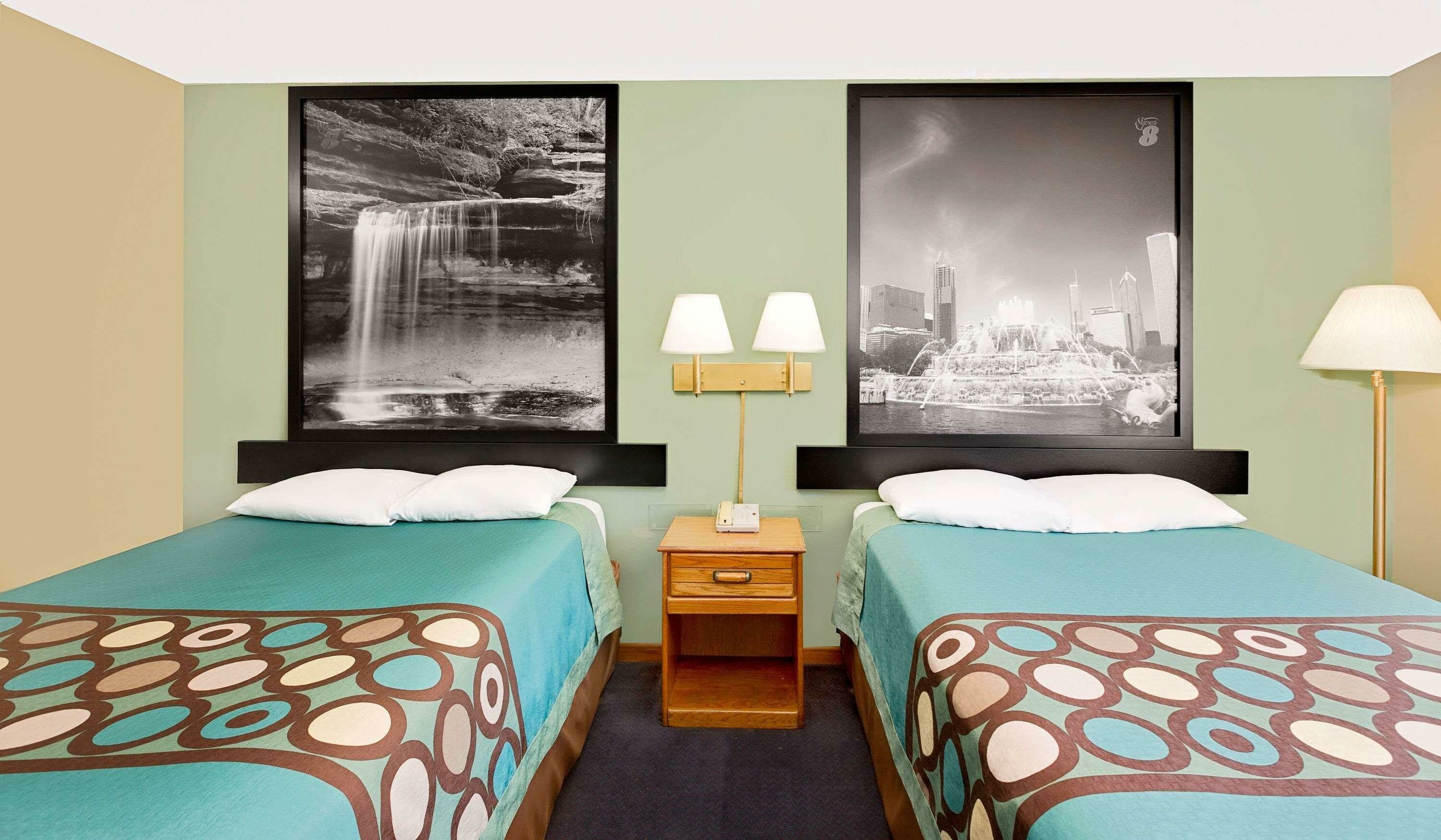 Фото Super 8 by Wyndham Macomb