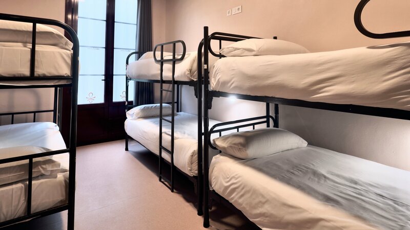 Хостел Ideal Youth Hostel в Барселоне