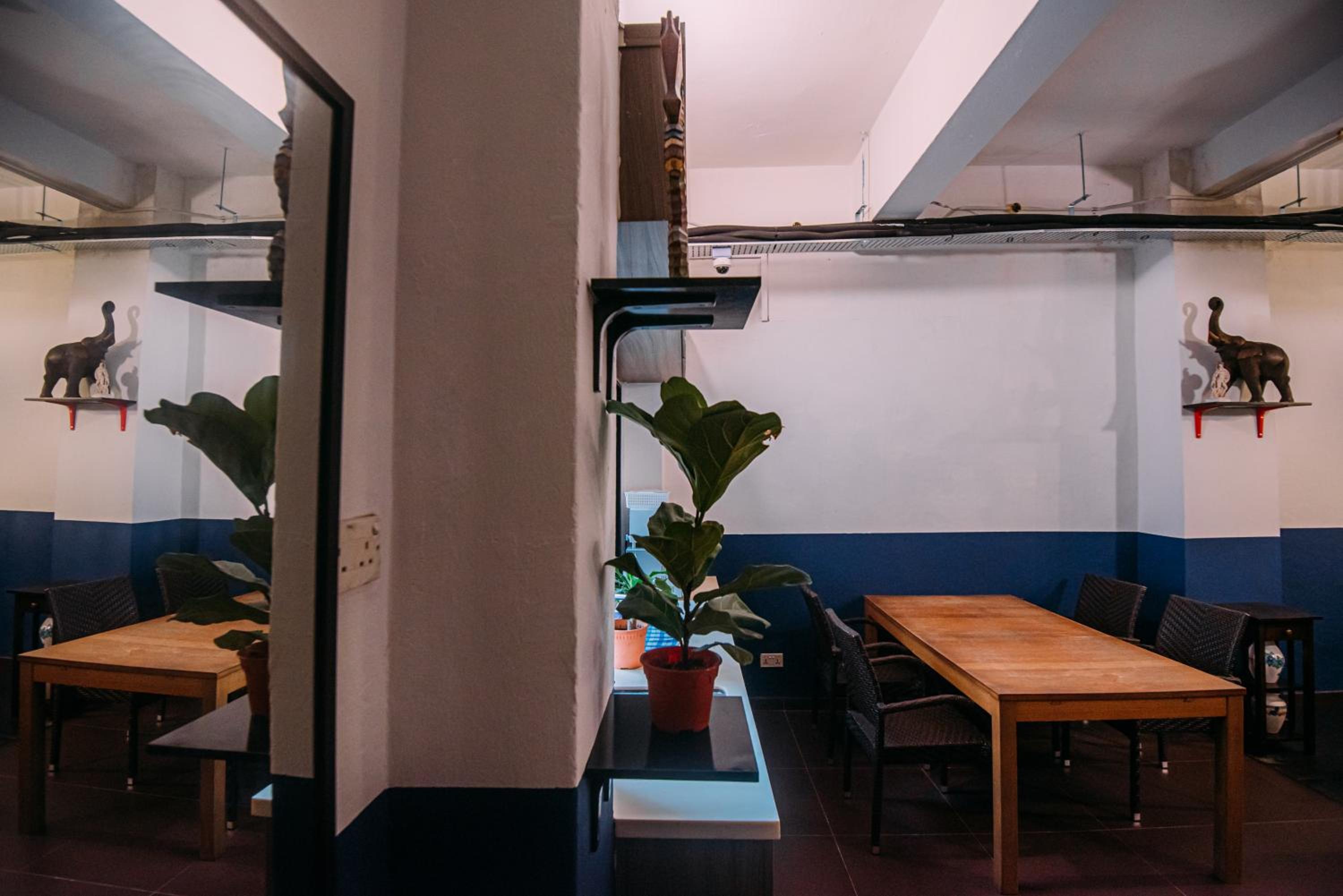 Фото Bluewaters Pods 38 Hongkong St - Hostel