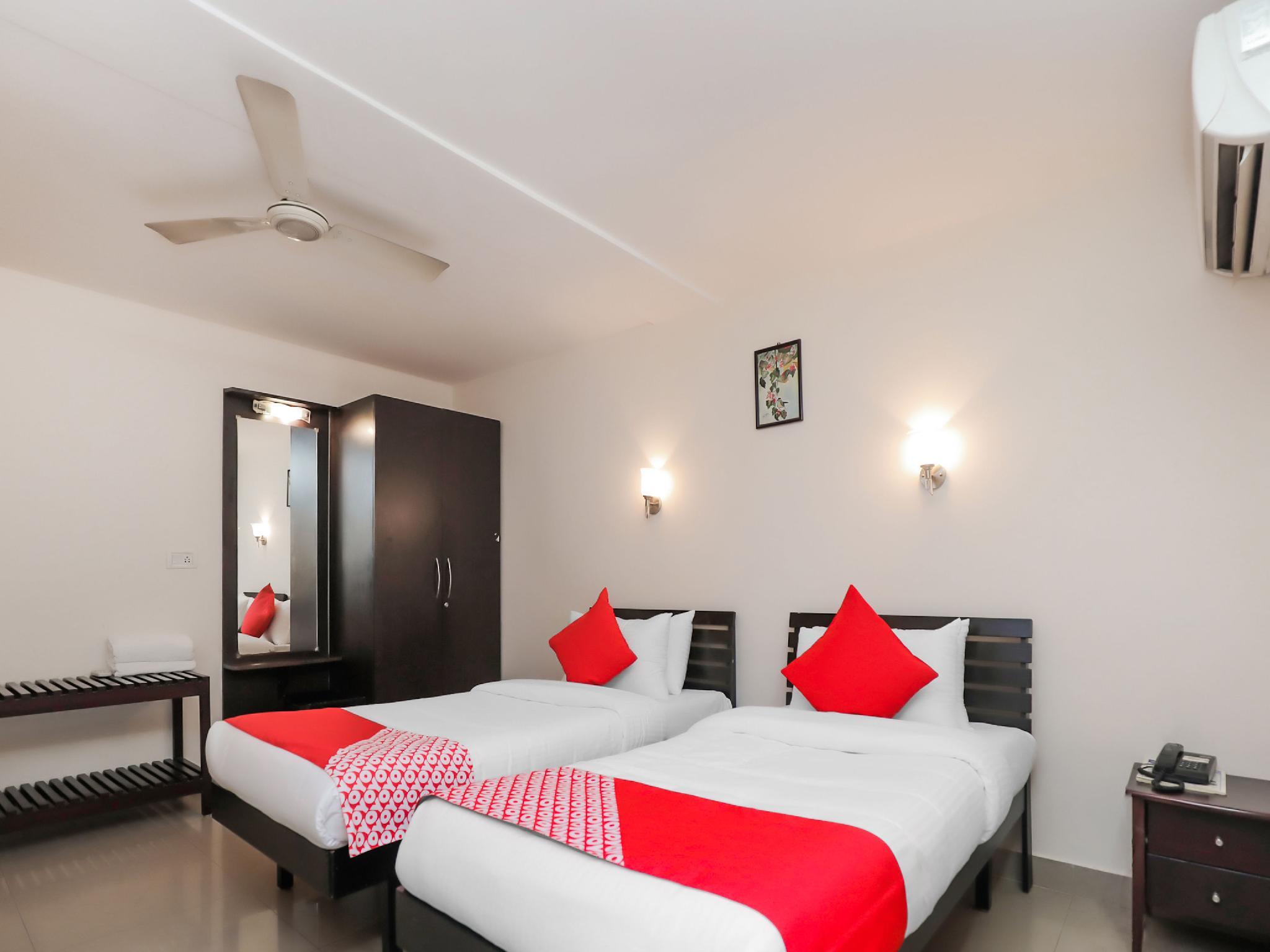 Фото Srinivas Saffron Hotel