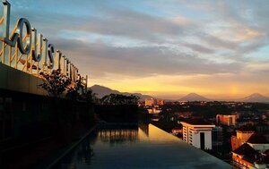 Гостиница Louis Kienne Hotel Simpang Lima
