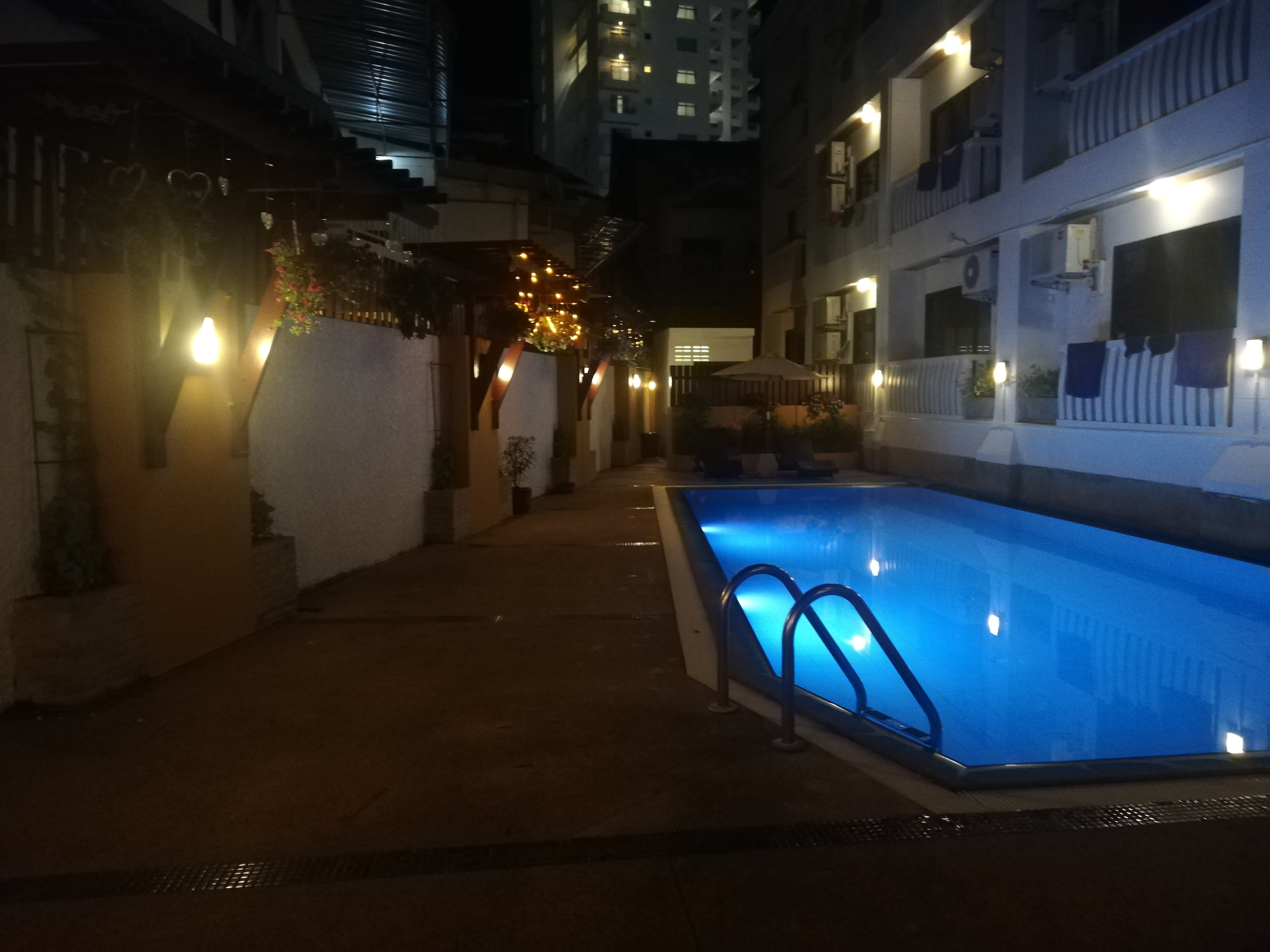 Фото Rattana Karon Beach Hotel