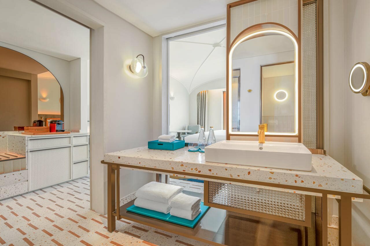 Фото La Festa Phu Quoc Curio Collection by Hilton