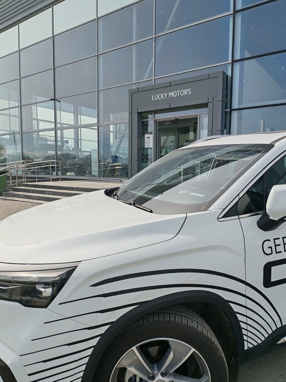 photo Lucky Motors, Geely