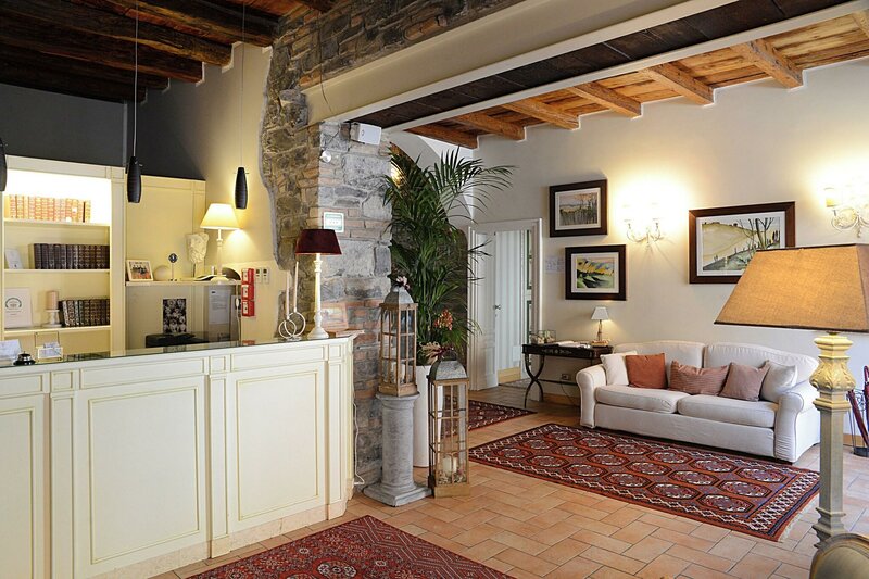 Гостиница Hotel Borgo Antico в Комо