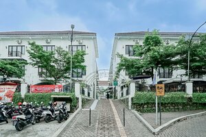 Гостиница Cr 001 Jember Town Square Apartment в Джембере