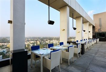 Фото DoubleTree by Hilton Hotel Pune - Chinchwad