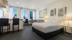 отель Oaks Melbourne on Collins Hotel