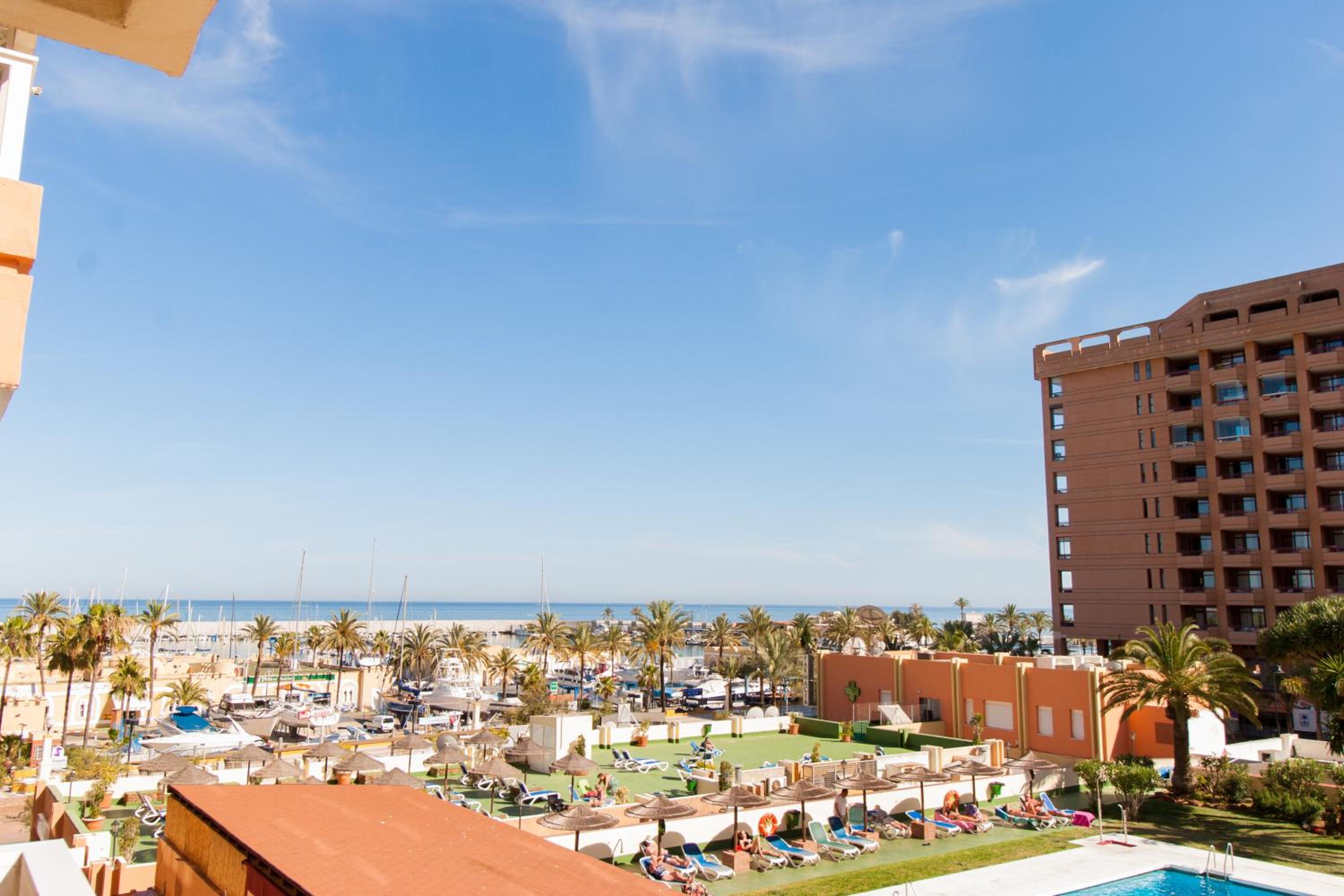 Фото Hotel Pyr Fuengirola